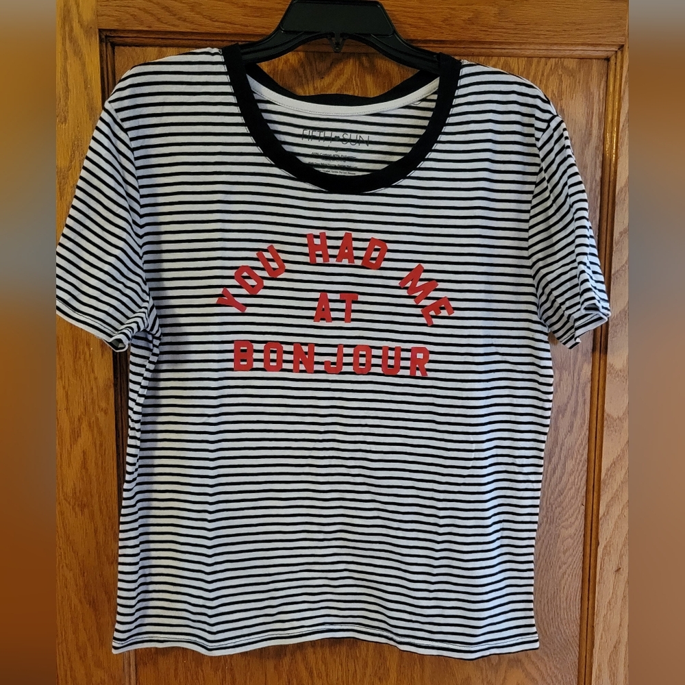 B&W striped graphic tee size Lg